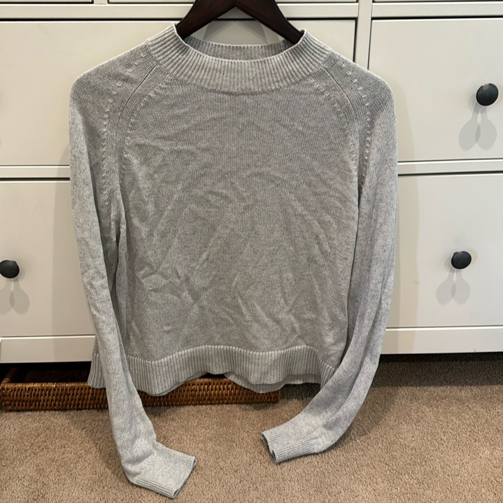 Everlane sweater size small